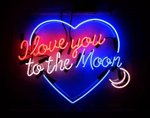 Love you to the moon and back Leuchtreklame