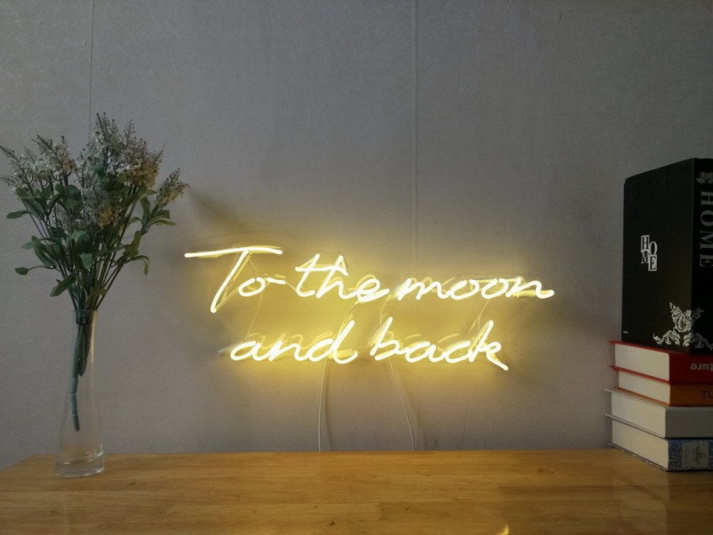 To the Moon and Back Leuchtreklame