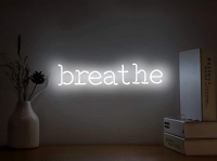 Breathe Leuchtreklame