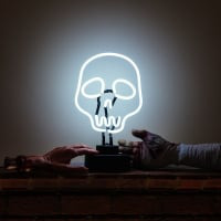 White Skull Tatoo Desktop Leuchtreklame